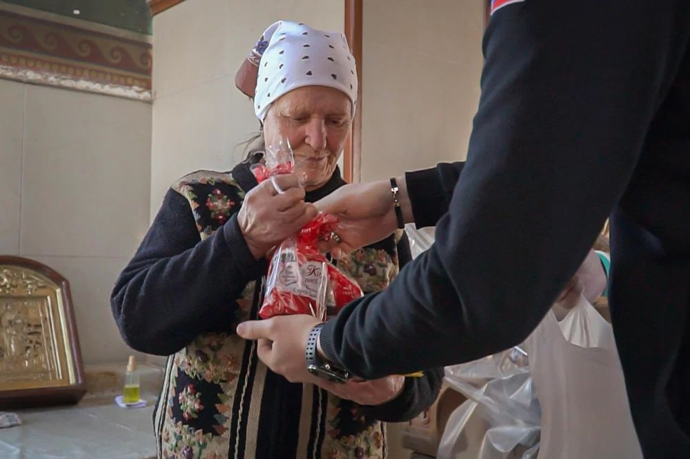 «Чтобы люди духом не падали»: волонтеры поздравили жителей Авдеевки с праздником Пасхи «Чтобы люди духом не падали»: волонтеры поздравили жителей Авдеевки с праздником Пасхи