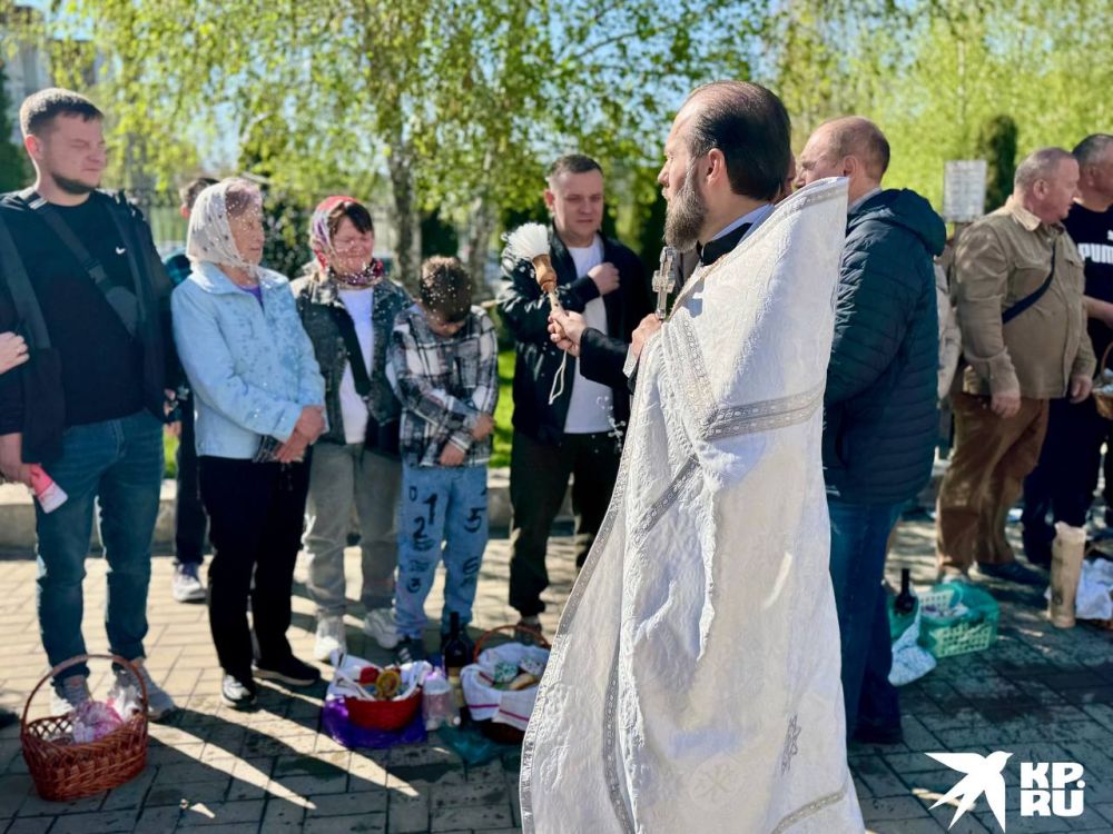 Праздник Светлой Пасхи в Свято-Троицком соборе Донецка Праздник Светлой Пасхи в Свято-Троицком соборе Донецка