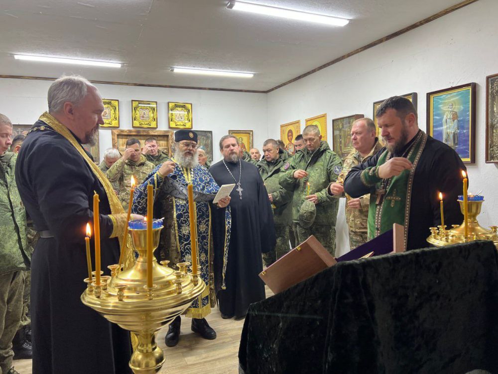 Образ «Спаса Нерукотворного» передали военнослужащим группировки войск «Центр» Образ «Спаса Нерукотворного» передали военнослужащим группировки войск «Центр»