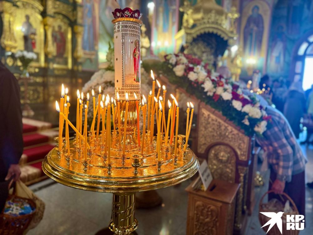 Праздник Светлой Пасхи в Свято-Троицком соборе Донецка Праздник Светлой Пасхи в Свято-Троицком соборе Донецка