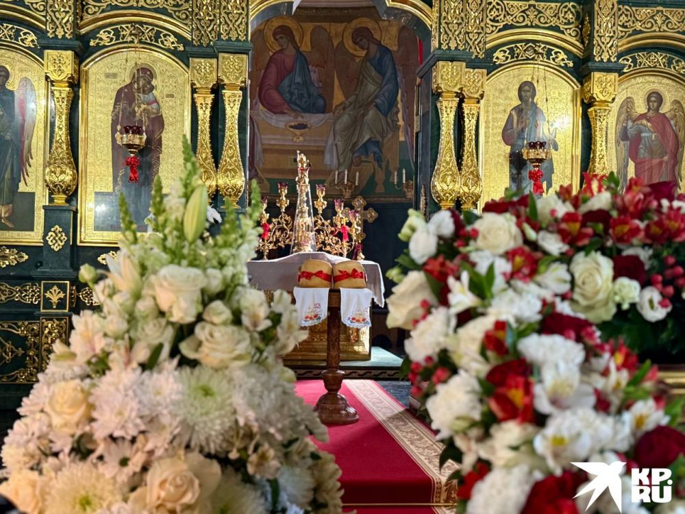 Праздник Светлой Пасхи в Свято-Троицком соборе Донецка Праздник Светлой Пасхи в Свято-Троицком соборе Донецка