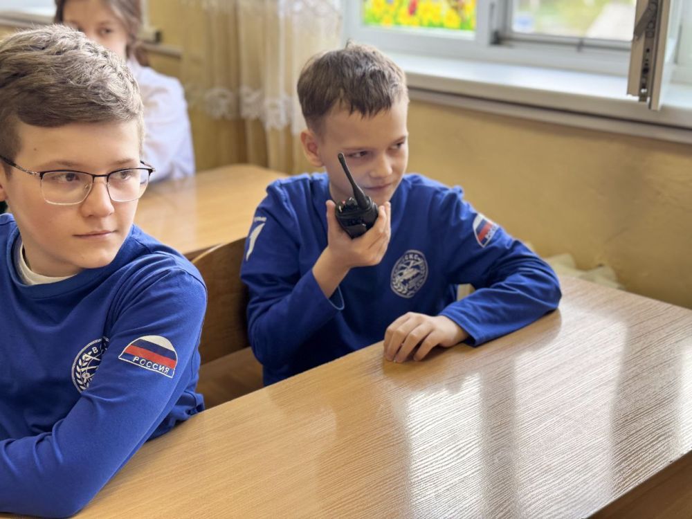 Активисты ШСО «Звезда Донбасса» приняли участие в занятии по радиосвязи, организованном добровольцами Донецкого РО ВСКС Активисты ШСО «Звезда Донбасса» приняли участие в занятии по радиосвязи, организованном добровольцами Донецкого РО ВСКС