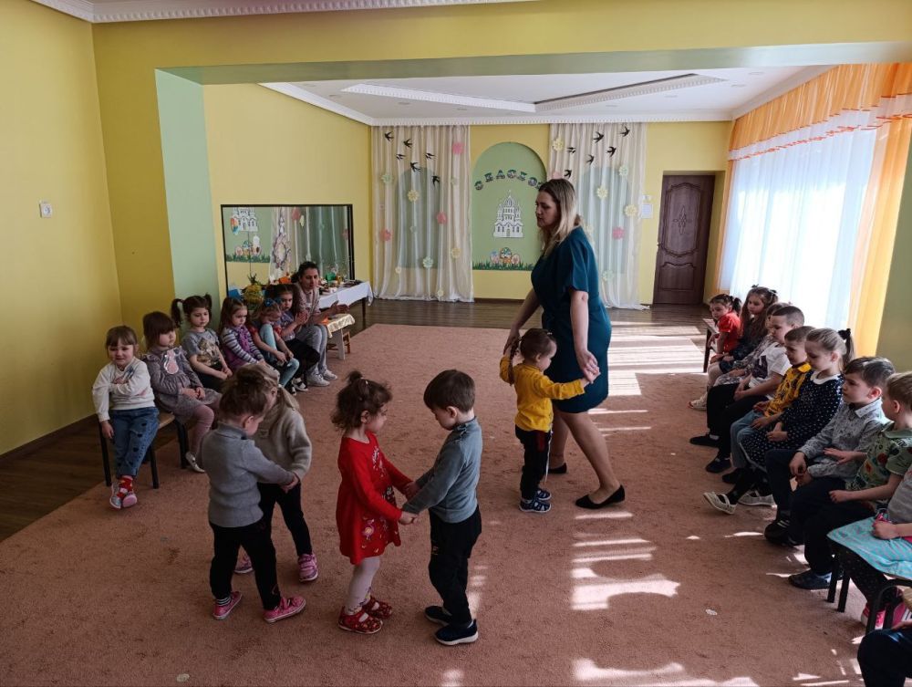 В преддверии Светлой Пасхи, в дошкольном подразделении ГБОУ "Светлодарский УВК" для воспитанников всех групп традиционно прошло праздничное мероприятие "Пасхальный перезвон!" В преддверии Светлой Пасхи, в дошкольном подразделении ГБОУ "Светлодарский УВК" для воспитанников всех групп традиционно прошло праздничное мероприятие "Пасхальный перезвон!"