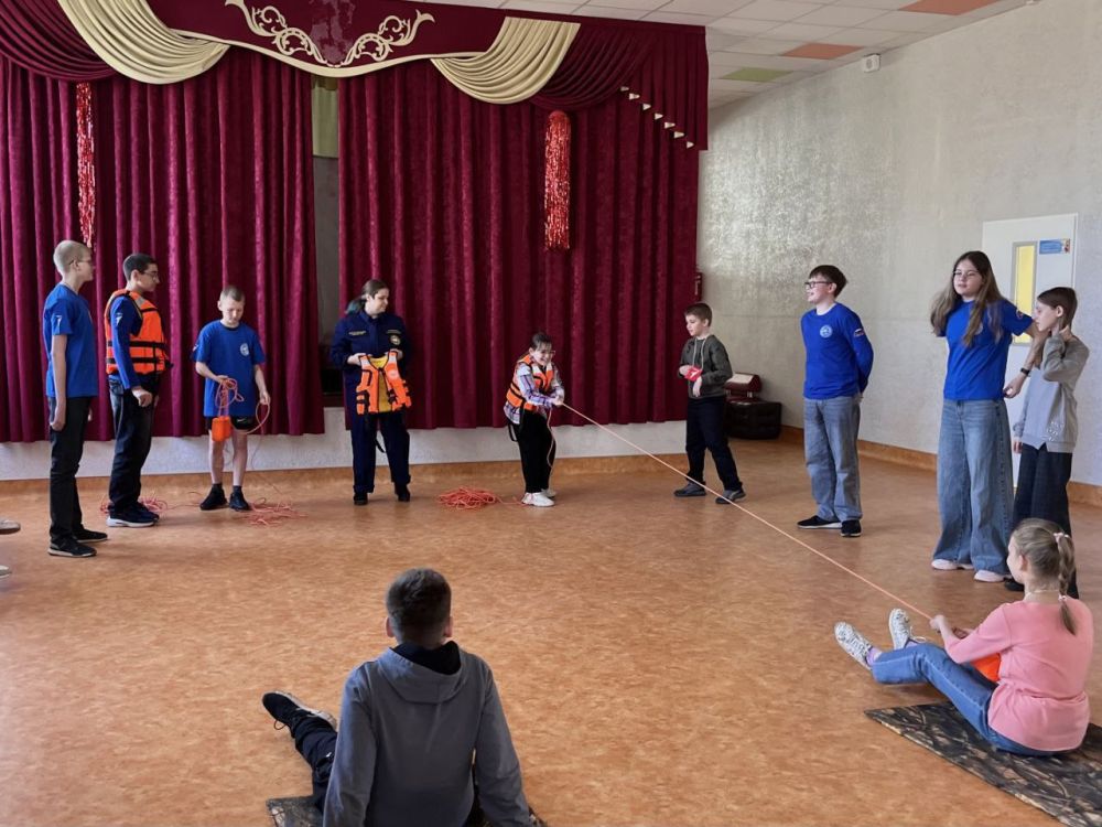 Активисты ШСО «Звезда Донбасса» приняли участие в занятии по радиосвязи, организованном добровольцами Донецкого РО ВСКС Активисты ШСО «Звезда Донбасса» приняли участие в занятии по радиосвязи, организованном добровольцами Донецкого РО ВСКС