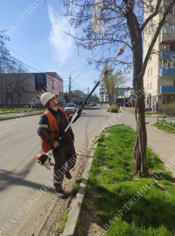 Службы жилищно-коммунального комплекса облагораживают район Службы жилищно-коммунального комплекса облагораживают район