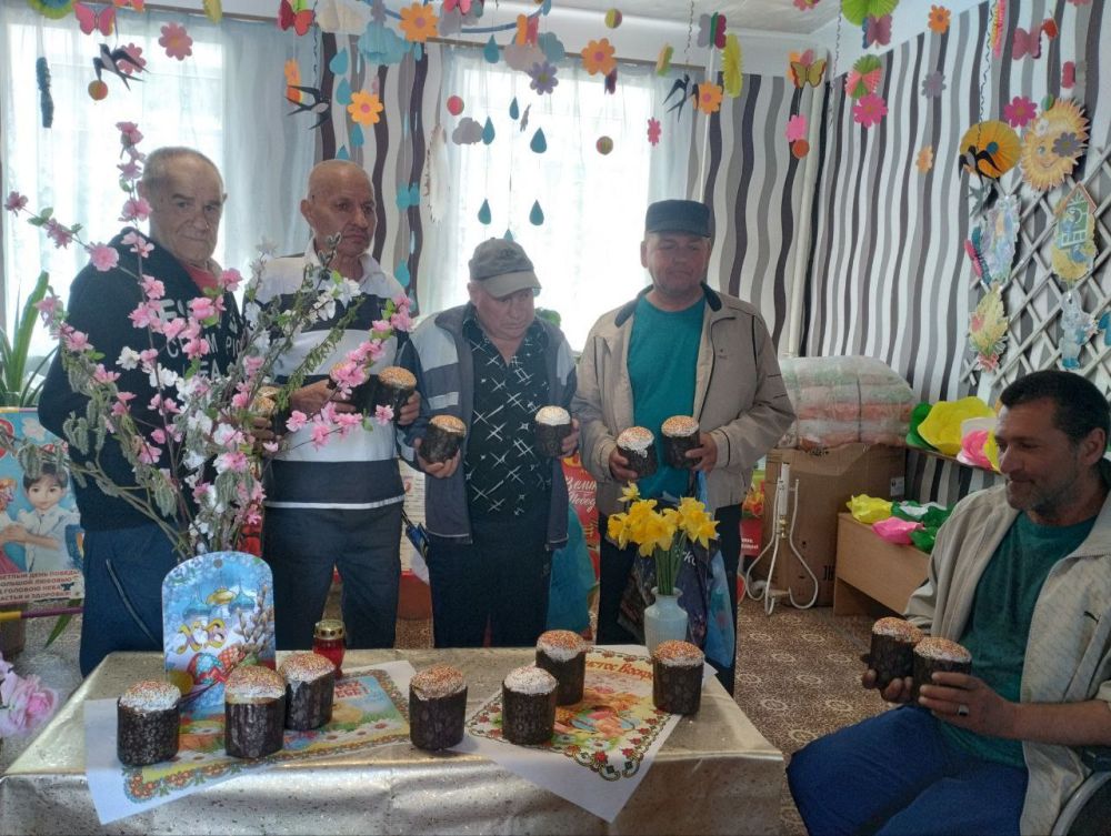 С праздником светлой Пасхи жителей пунктов временного размещения поздравила депутат Ясиноватского муниципального округа Алипа Елена Григорьевна С праздником светлой Пасхи жителей пунктов временного размещения поздравила депутат Ясиноватского муниципального округа Алипа Елена Григорьевна