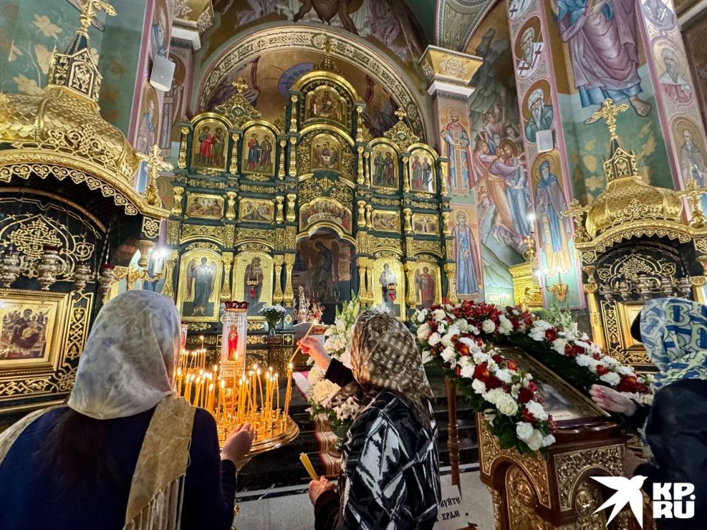 Праздник Светлой Пасхи в Свято-Троицком соборе Донецка Праздник Светлой Пасхи в Свято-Троицком соборе Донецка