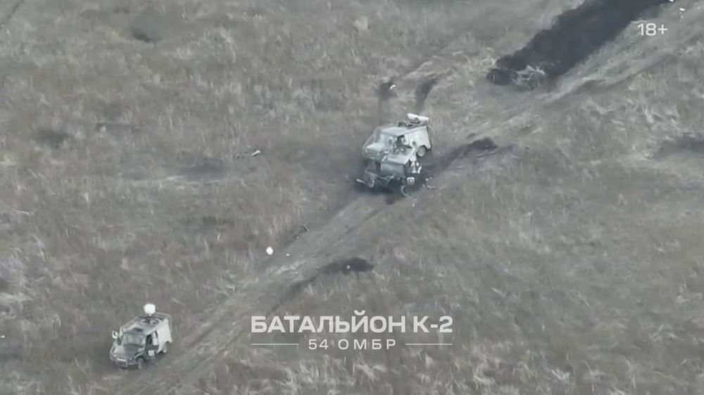 Участвовавшие в штурме на Покровском направлении автомобили УАЗ-3153 «Гусар» (ТС-3132) в объективе дронов противника Участвовавшие в штурме на Покровском направлении автомобили УАЗ-3153 «Гусар» (ТС-3132) в объективе дронов противника
