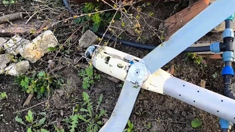Американский дрон-камикадзе Switchblade 600 ВСУ, выведенный из строя российской системой радиоэлектронной борьбы, на кадрах УФСБ по ДНР Американский дрон-камикадзе Switchblade 600 ВСУ, выведенный из строя российской системой радиоэлектронной борьбы, на кадрах УФСБ по ДНР