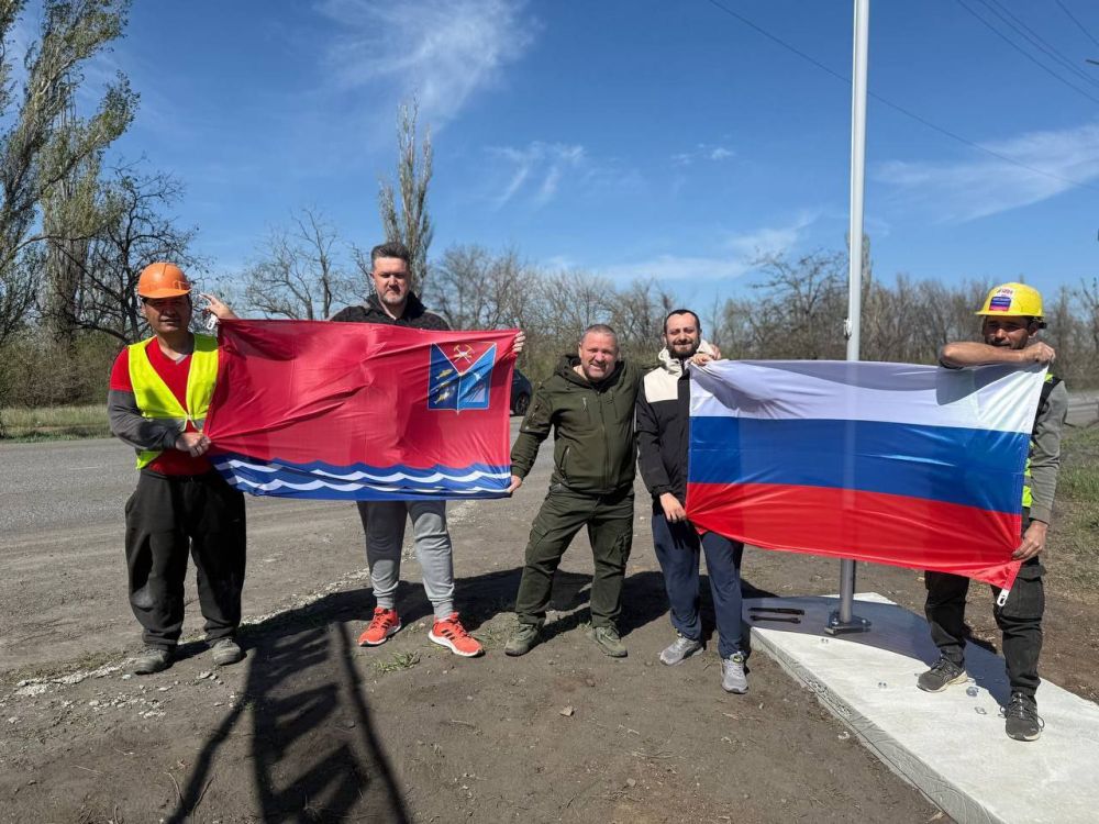 Магаданская область установила флагшток на въезде в Ждановку Магаданская область установила флагшток на въезде в Ждановку