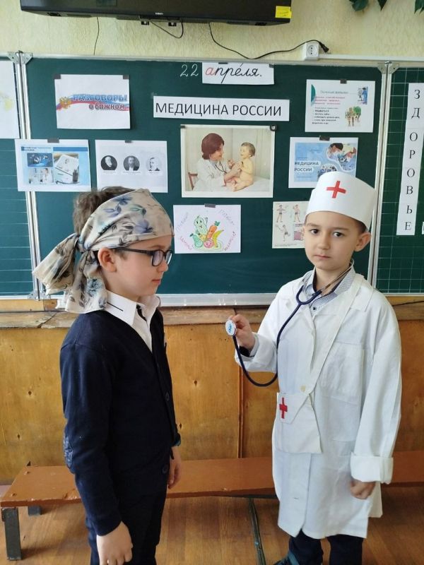 В школах Старобешевского округа прошли внеурочные занятия «Разговоры о важном» В школах Старобешевского округа прошли внеурочные занятия «Разговоры о важном»