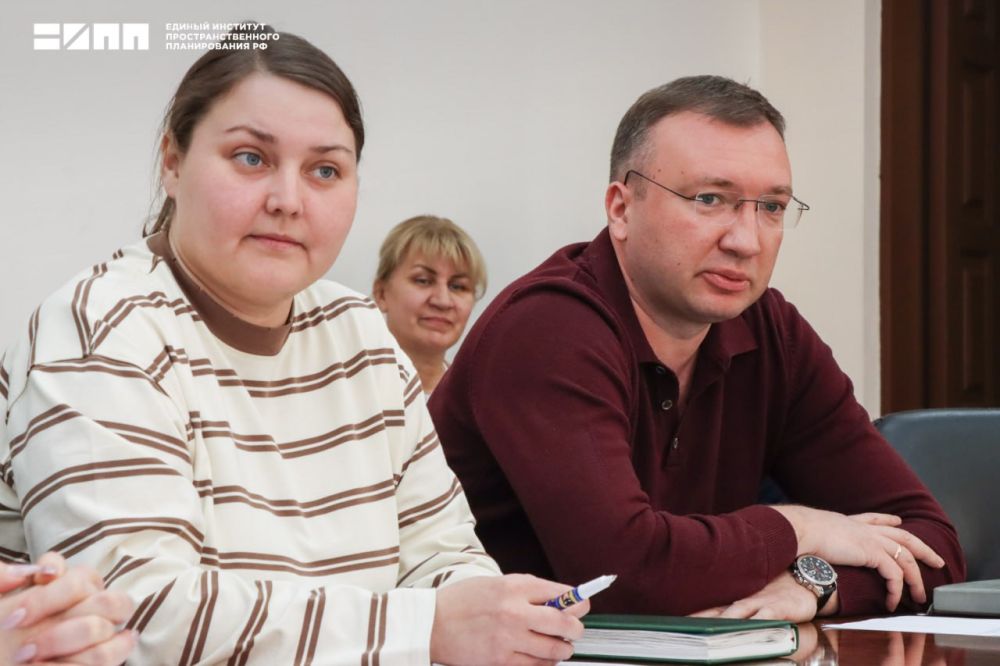 Директор ЕИПП РФ Дина Саттарова провела рабочую встречу с первым заместителем Председателя Правительства ДНР Дмитрием Бердниковым Директор ЕИПП РФ Дина Саттарова провела рабочую встречу с первым заместителем Председателя Правительства ДНР Дмитрием Бердниковым