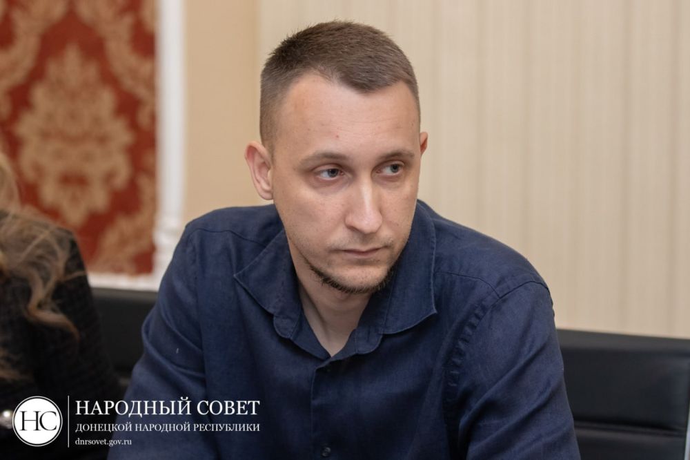 В Народном Совете встретили делегацию Молодежного Парламента при Заксобрании Санкт-Петербурга В Народном Совете встретили делегацию Молодежного Парламента при Заксобрании Санкт-Петербурга