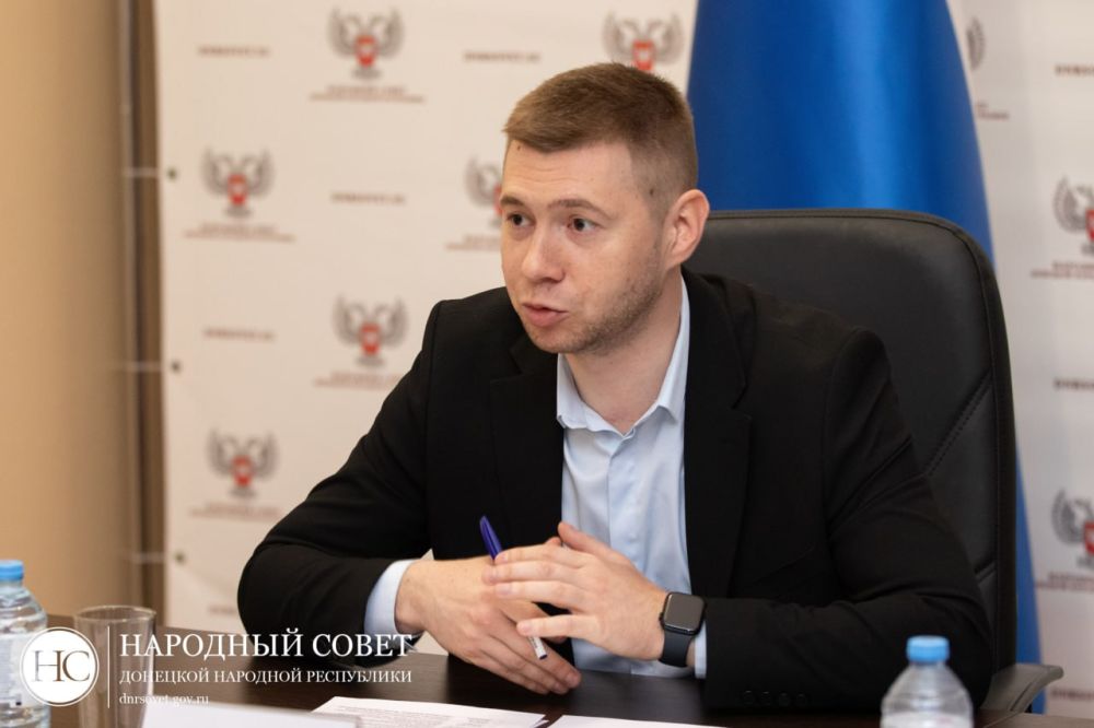 В Народном Совете встретили делегацию Молодежного Парламента при Заксобрании Санкт-Петербурга В Народном Совете встретили делегацию Молодежного Парламента при Заксобрании Санкт-Петербурга