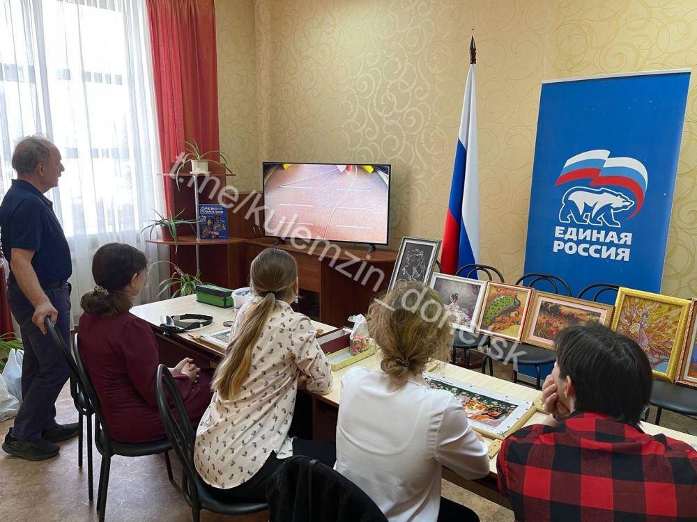 В рамках проекта "Мир возможностей" Всероссийской политической партии "Единая Россия" во Дворце культуры им. В.В. Куйбышева г. Донецка состоялся мастер-класс "Мир захватывающего творчества", посвященный Всемирному дню... В рамках проекта "Мир возможностей" Всероссийской политической партии "Единая Россия" во Дворце культуры им. В.В. Куйбышева г. Донецка состоялся мастер-класс "Мир захватывающего творчества", посвященный Всемирному дню...