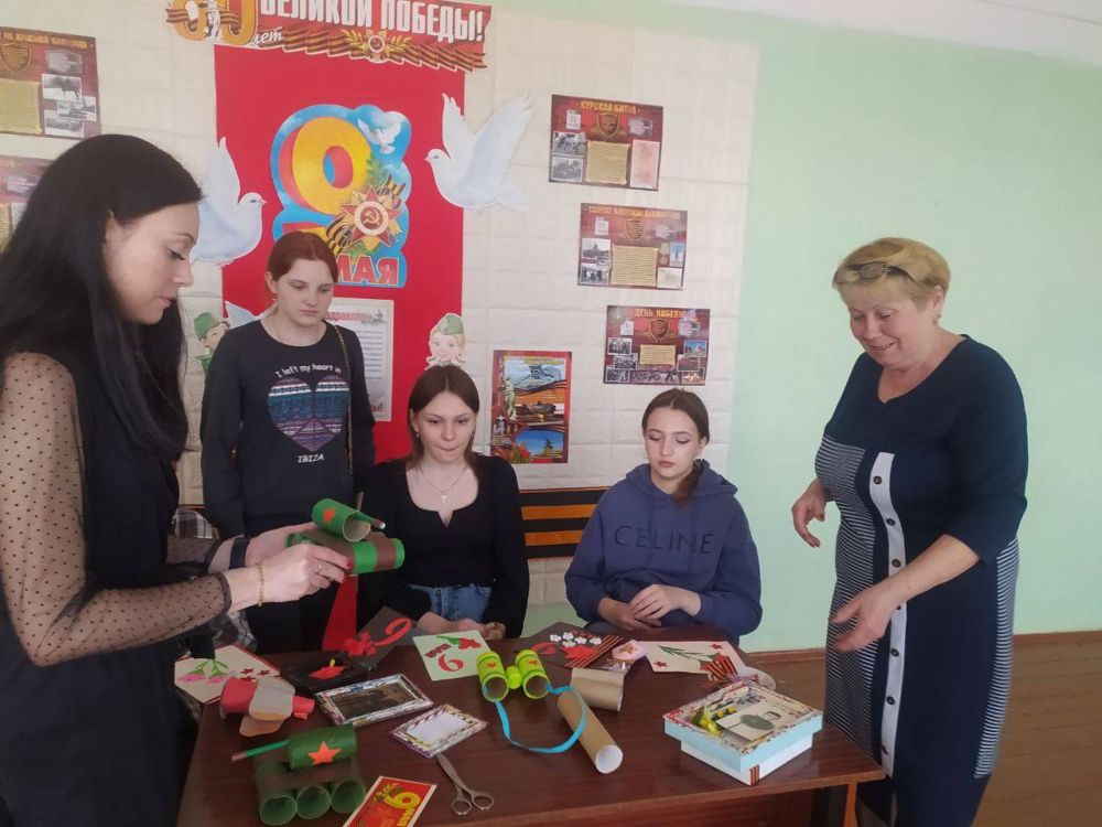 «Эко-подарок». В преддверии международного Дня Земли активная молодежь Иловайска совместно с представителями администрации города собрались в городской библиотеке и под руководством ее сотрудников приняли участие в... «Эко-подарок». В преддверии международного Дня Земли активная молодежь Иловайска совместно с представителями администрации города собрались в городской библиотеке и под руководством ее сотрудников приняли участие в...