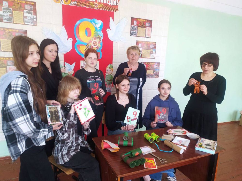 «Эко-подарок». В преддверии международного Дня Земли активная молодежь Иловайска совместно с представителями администрации города собрались в городской библиотеке и под руководством ее сотрудников приняли участие в... «Эко-подарок». В преддверии международного Дня Земли активная молодежь Иловайска совместно с представителями администрации города собрались в городской библиотеке и под руководством ее сотрудников приняли участие в...
