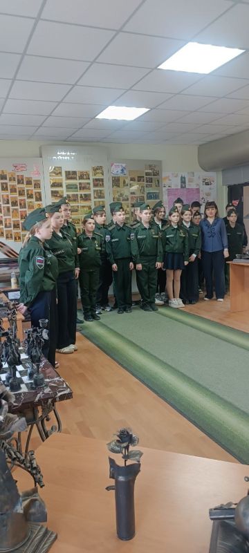 Кадеты Ждановки посетили выставку кованых фигур Кадеты Ждановки посетили выставку кованых фигур