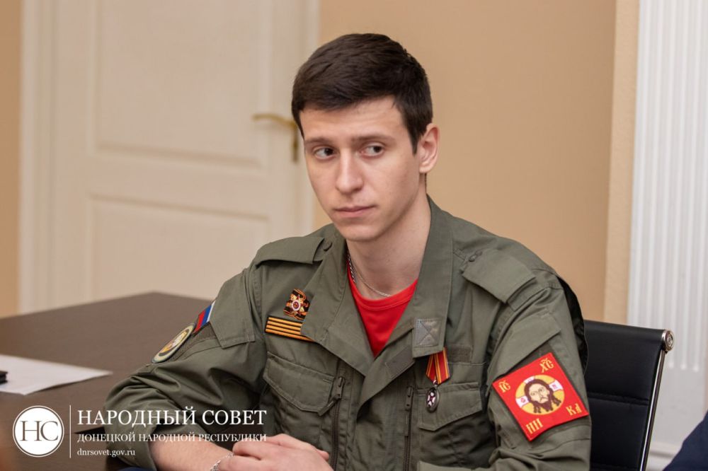 В Народном Совете встретили делегацию Молодежного Парламента при Заксобрании Санкт-Петербурга В Народном Совете встретили делегацию Молодежного Парламента при Заксобрании Санкт-Петербурга