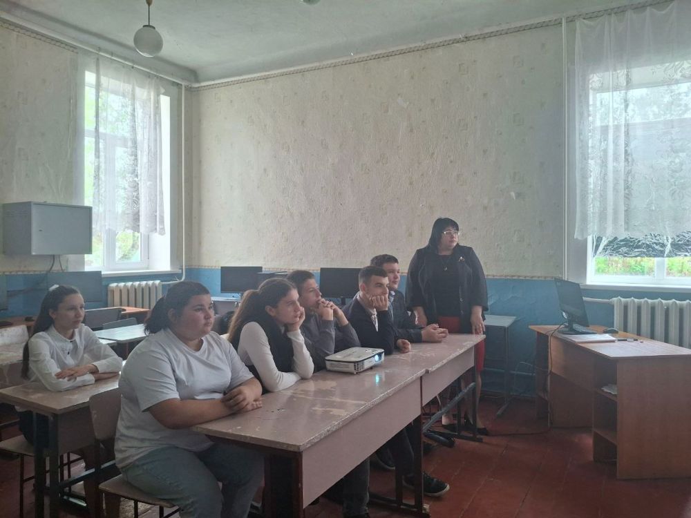 Николай Михайлов: По Федеральному партийному проекту Единой России «Мир возможностей» в Васильевской школе состоялся просмотр документального фильма «Русский Крым и Севастополь» Николай Михайлов: По Федеральному партийному проекту Единой России «Мир возможностей» в Васильевской школе состоялся просмотр документального фильма «Русский Крым и Севастополь»
