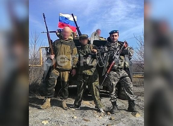 Марина Ахмедова: Андрей Трофимов родился в Ставропольском крае, а когда ему было четыре, его усыновили в Приднестровье. Вырос он в Бендерах. После свершившегося на Украине майдана решил защищать Донбасс, вступив в ополчение Марина Ахмедова: Андрей Трофимов родился в Ставропольском крае, а когда ему было четыре, его усыновили в Приднестровье. Вырос он в Бендерах. После свершившегося на Украине майдана решил защищать Донбасс, вступив в ополчение