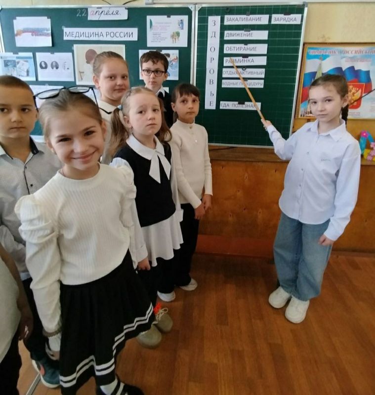 В школах Старобешевского округа прошли внеурочные занятия «Разговоры о важном» В школах Старобешевского округа прошли внеурочные занятия «Разговоры о важном»