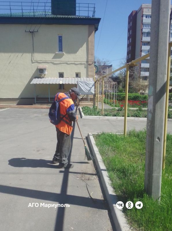 «Мариупольжилкомплекс» навел порядок во дворах двух района города «Мариупольжилкомплекс» навел порядок во дворах двух района города
