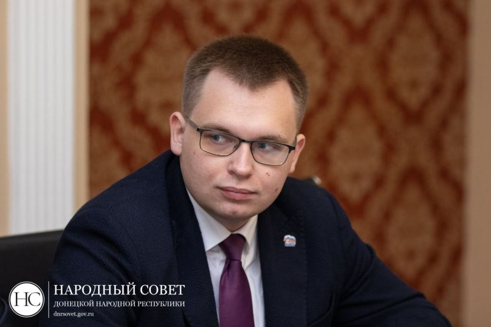 В Народном Совете встретили делегацию Молодежного Парламента при Заксобрании Санкт-Петербурга В Народном Совете встретили делегацию Молодежного Парламента при Заксобрании Санкт-Петербурга