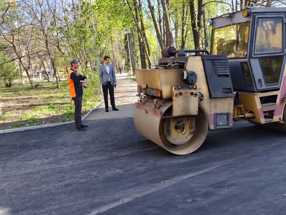 В Кировском внутригородском районе продолжаются работы по благоустройству территории В Кировском внутригородском районе продолжаются работы по благоустройству территории
