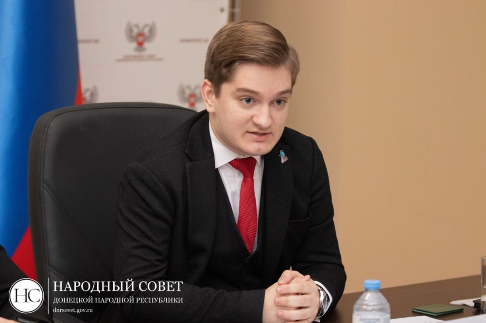 В Народном Совете встретили делегацию Молодежного Парламента при Заксобрании Санкт-Петербурга В Народном Совете встретили делегацию Молодежного Парламента при Заксобрании Санкт-Петербурга