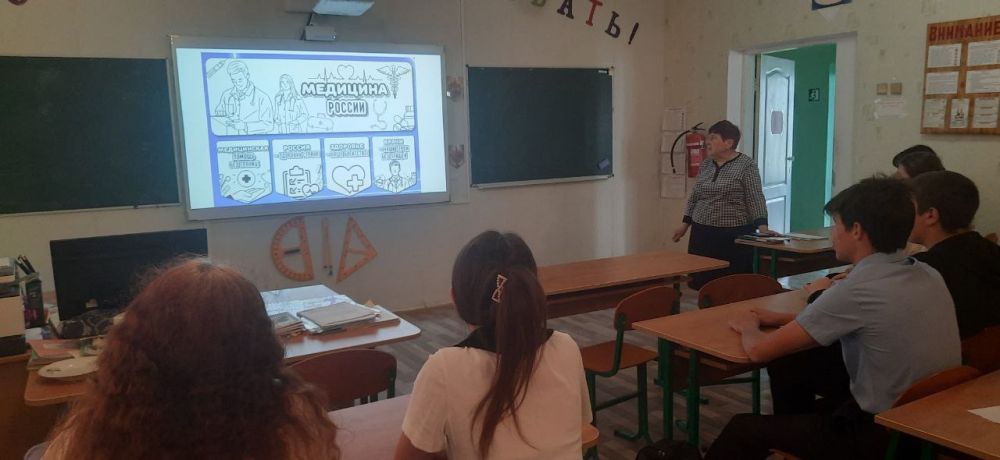 В образовательных учреждениях округа провели внеклассные занятия "Разговоры о важном" В образовательных учреждениях округа провели внеклассные занятия "Разговоры о важном"