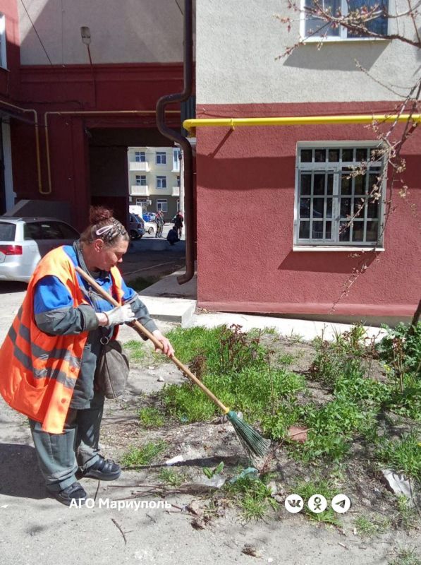 «Мариупольжилкомплекс» навел порядок во дворах двух района города «Мариупольжилкомплекс» навел порядок во дворах двух района города