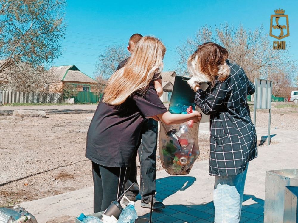 Чистота залог успеха!. Молодежный казачий отряд «Карачун» вновь привел в порядок детскую игровую площадку на улице «Дружбы» в микрорайоне «Черёмушки» Чистота залог успеха!. Молодежный казачий отряд «Карачун» вновь привел в порядок детскую игровую площадку на улице «Дружбы» в микрорайоне «Черёмушки»