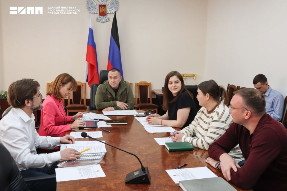 Директор ЕИПП РФ Дина Саттарова провела рабочую встречу с первым заместителем Председателя Правительства ДНР Дмитрием Бердниковым Директор ЕИПП РФ Дина Саттарова провела рабочую встречу с первым заместителем Председателя Правительства ДНР Дмитрием Бердниковым