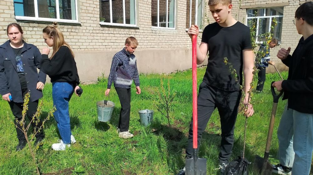 Жители округа принимают активное участие в акции «Сад памяти» Жители округа принимают активное участие в акции «Сад памяти»