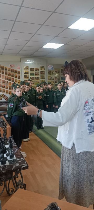 Кадеты Ждановки посетили выставку кованых фигур Кадеты Ждановки посетили выставку кованых фигур