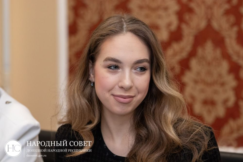 В Народном Совете встретили делегацию Молодежного Парламента при Заксобрании Санкт-Петербурга В Народном Совете встретили делегацию Молодежного Парламента при Заксобрании Санкт-Петербурга