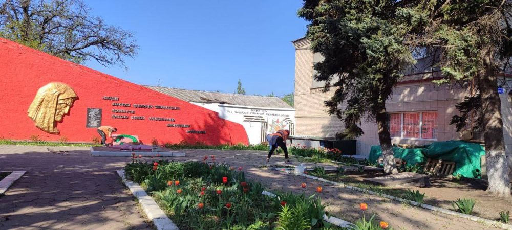 Денис Зубов: В преддверии 80-летия Великой Победы сотрудники МУП БИОН произвели работы по благоустройству на территории мемориального комплекса в честь советских воинов «Скорбящая мать» Денис Зубов: В преддверии 80-летия Великой Победы сотрудники МУП БИОН произвели работы по благоустройству на территории мемориального комплекса в честь советских воинов «Скорбящая мать»