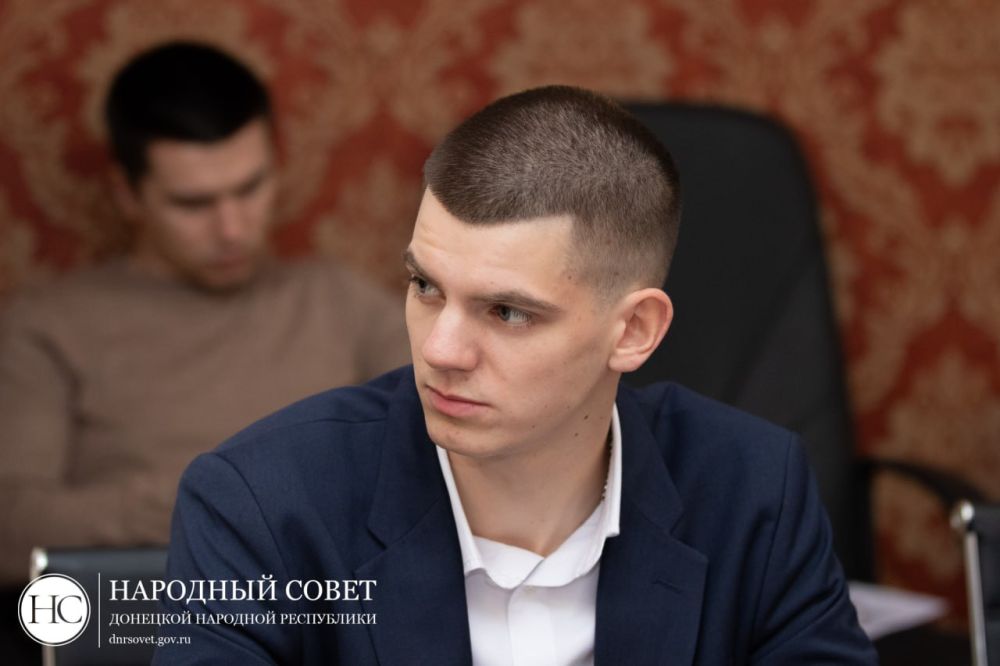 В Народном Совете встретили делегацию Молодежного Парламента при Заксобрании Санкт-Петербурга В Народном Совете встретили делегацию Молодежного Парламента при Заксобрании Санкт-Петербурга