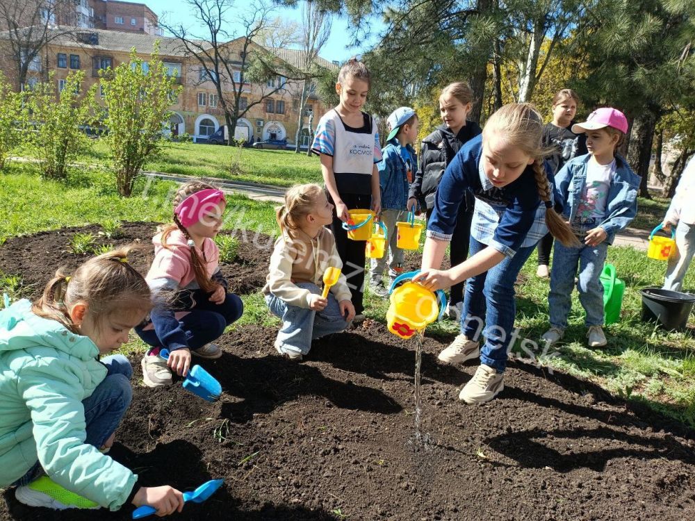 22 апреля отмечается Международный день Земли – важная дата, которая посвящена защите окружающей среды, озеленению планеты и пропаганде бережного обращения с природой 22 апреля отмечается Международный день Земли – важная дата, которая посвящена защите окружающей среды, озеленению планеты и пропаганде бережного обращения с природой