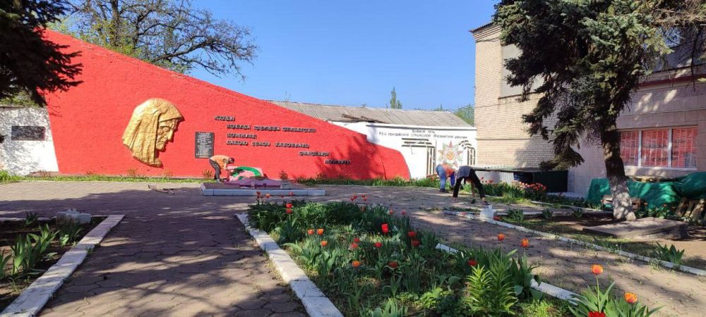 Денис Зубов: В преддверии 80-летия Великой Победы сотрудники МУП БИОН произвели работы по благоустройству на территории мемориального комплекса в честь советских воинов «Скорбящая мать» Денис Зубов: В преддверии 80-летия Великой Победы сотрудники МУП БИОН произвели работы по благоустройству на территории мемориального комплекса в честь советских воинов «Скорбящая мать»
