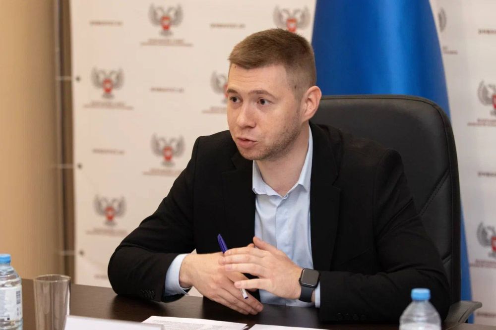 Владислав Подкова: В Народном Совете прошло заседание Комитета по молодежной политике с участием Молодежного парламента ДНР и делегации при Заксобрании Санкт-Петербурга Владислав Подкова: В Народном Совете прошло заседание Комитета по молодежной политике с участием Молодежного парламента ДНР и делегации при Заксобрании Санкт-Петербурга