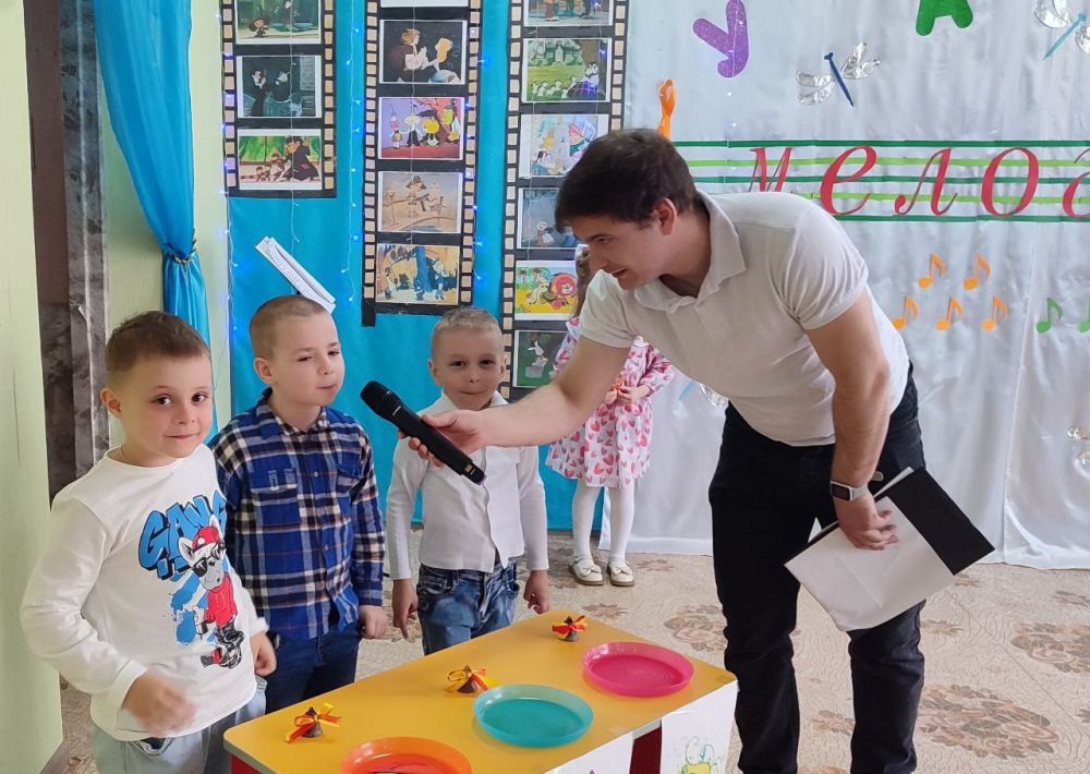 Игра "Угадай мелодию" для торезской детворы Игра "Угадай мелодию" для торезской детворы
