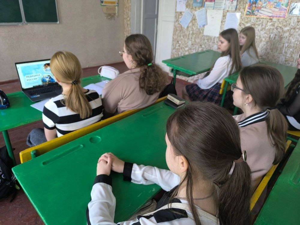 В рамках партийного проекта "Здоровое будущее" в ГБОУ "Школа № 24 г.о. Торез" прошла беседа по теме «Медицина России» В рамках партийного проекта "Здоровое будущее" в ГБОУ "Школа № 24 г.о. Торез" прошла беседа по теме «Медицина России»