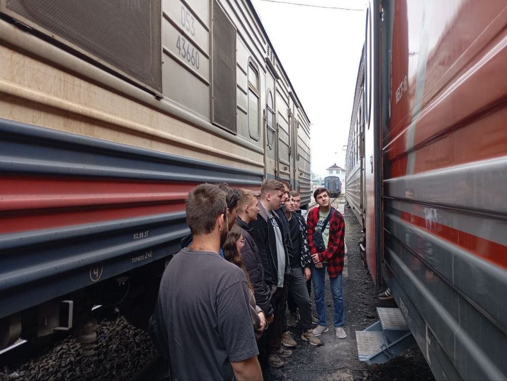 Студенты Донецкого института железнодорожного транспорта проходят практическое обучение в Ростове-на-Дону Студенты Донецкого института железнодорожного транспорта проходят практическое обучение в Ростове-на-Дону