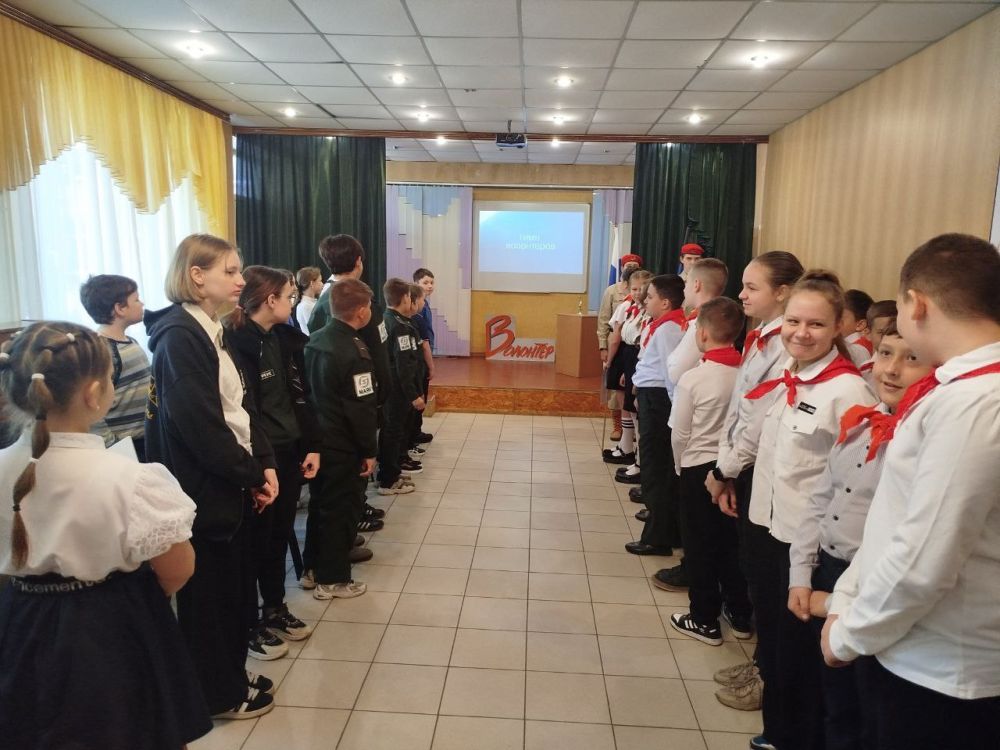 В Ждановке прошло открытие школьного фестиваля «Волонтёрскими дорогами» В Ждановке прошло открытие школьного фестиваля «Волонтёрскими дорогами»