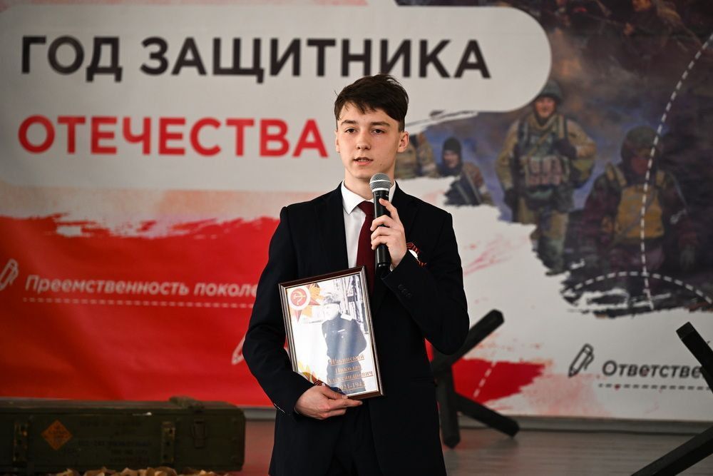 Думаю, не только у меня стоял ком в горле во время открытого урока, который прошел сегодня в моей родной макеевской школе, сейчас - лицее №1 Думаю, не только у меня стоял ком в горле во время открытого урока, который прошел сегодня в моей родной макеевской школе, сейчас - лицее №1