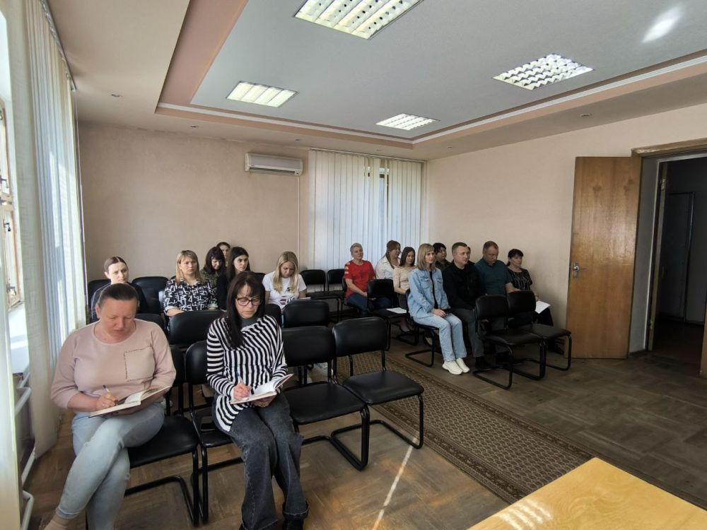 Сегодня, 23 апреля, Руководитель Управы Ленинского внутригородского района Администрации городского округа Донецк Татьяна Темникова провела расширенное аппаратное совещание Сегодня, 23 апреля, Руководитель Управы Ленинского внутригородского района Администрации городского округа Донецк Татьяна Темникова провела расширенное аппаратное совещание