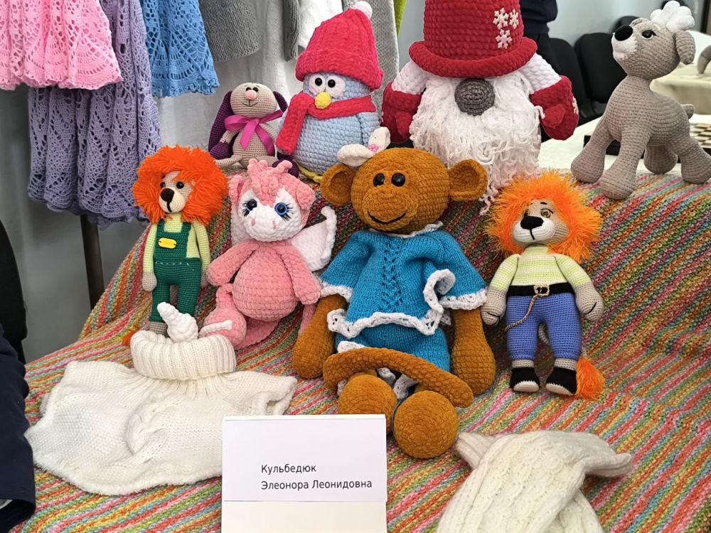 В рамках партийного проекта «Единая страна – доступная среда» в Макеевской местной организации Всероссийского общества слепых прошла выставка прикладного народного творчества В рамках партийного проекта «Единая страна – доступная среда» в Макеевской местной организации Всероссийского общества слепых прошла выставка прикладного народного творчества