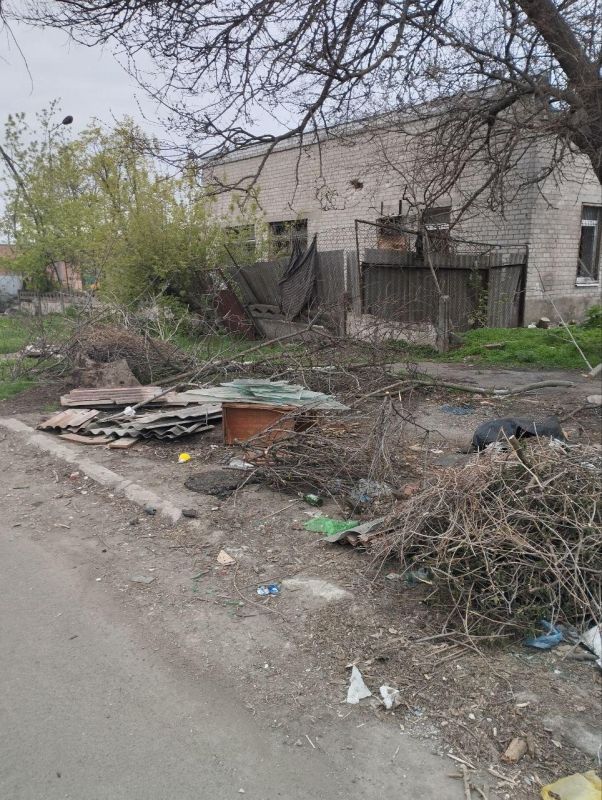 Коммунальщики за день вывезли со стихийных свалок порядка 120 кубометров мусора Коммунальщики за день вывезли со стихийных свалок порядка 120 кубометров мусора